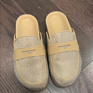 Schutz Ava Flat - NWT